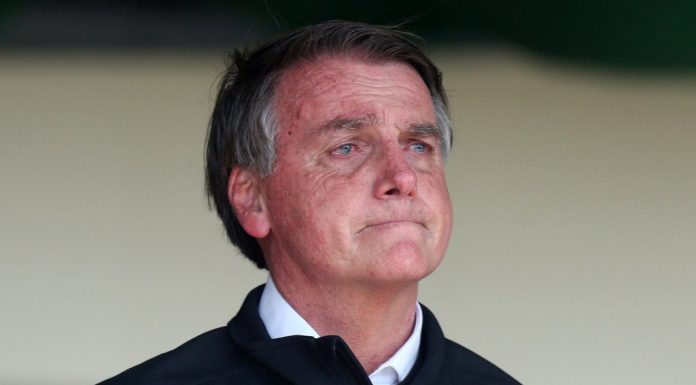 Bolsonaro terá de apresentar teste ou comprovante de vacina para entrar na posse de Mendonça