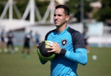 Botafogo encerra novela e renova com Gatito Fernández para 2022