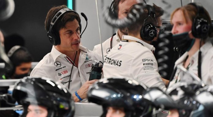 Chefe da Mercedes teme que título seja definido em acidente entre Hamilton e Verstappen