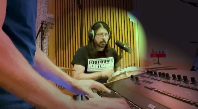 Dave Grohl lança versão de ‘Jump’, do Van Halen; assista