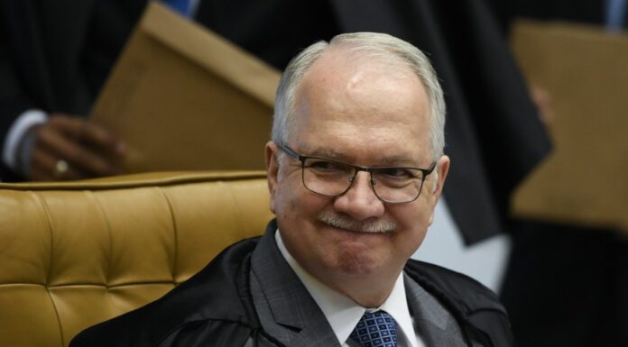 Edson Fachin é eleito presidente do TSE