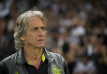 Em busca de novo técnico, dirigentes do Flamengo visitam Jorge Jesus