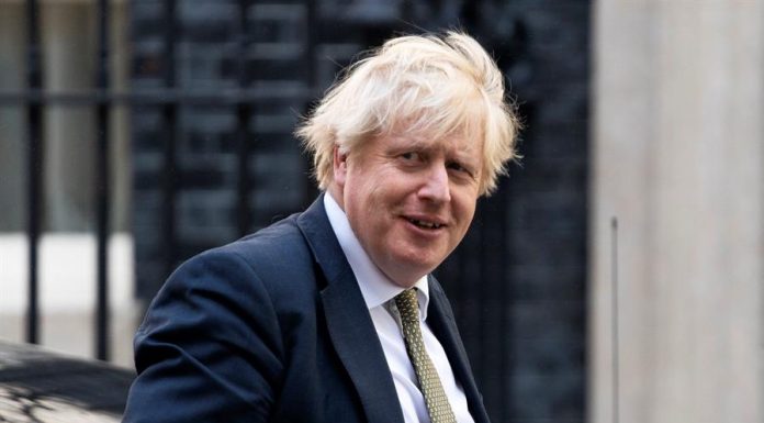 Em meio a crise, Boris Johnson é acusado de ter quebrado regras de lockdown no Reino Unido em 2020