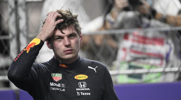 Hamilton conquista pole na Arábia Saudita; Verstappen bate e larga em terceiro