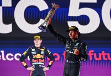 Hamilton vence na Arábia Saudita e empata com Verstappen na pontuação antes da última corrida