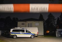 Homem mata família e atira em si mesmo após ser descoberto por forjar comprovante de vacina na Alemanha