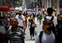 Hospitais particulares de SP são contra flexibilização do uso de máscaras e festas de Réveillon