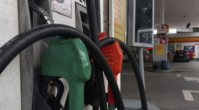 Gasolina deve cair quase 6% no primeiro trimestre de 2022, aponta estimativa