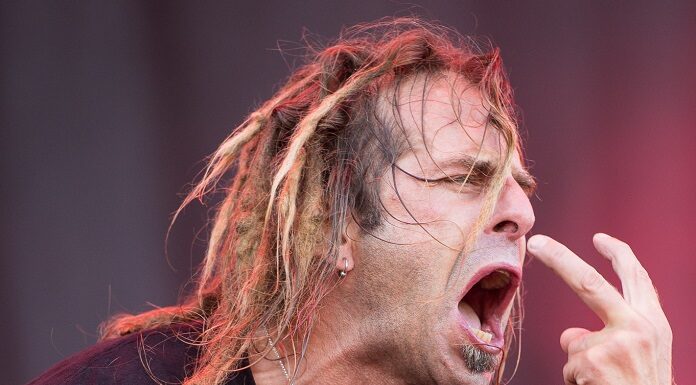 Inspirado por música de Metal, homem doa medula óssea e salva vida