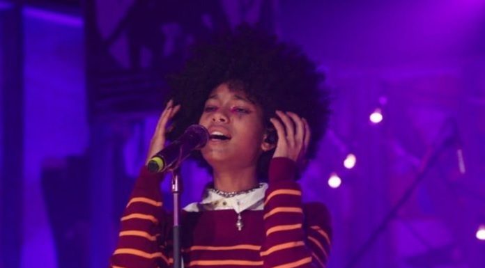 Jaden Smith declara orgulho da irmã WILLOW em show: “ela me inspira”
