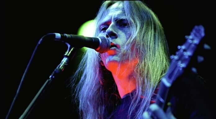 Jerry Cantrell diz que ainda escreve músicas pensando em Layne Staley