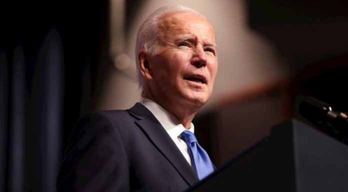 Joe Biden promete doar mais 200 milhões de doses de vacinas nos próximos 100 dias