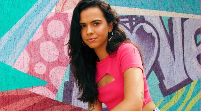 Juliah te leva de volta aos anos 2000 com seu R&B Tropical em “Mentiras”; ouça