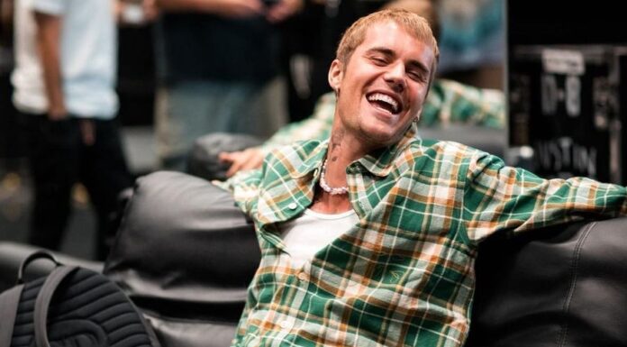 Justin Bieber bate recorde no Spotify e se mantém como artista mais ouvido da plataforma