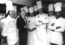 Maksoud Plaza, hotel que recebeu shows de Frank Sinatra em SP, fecha as portas