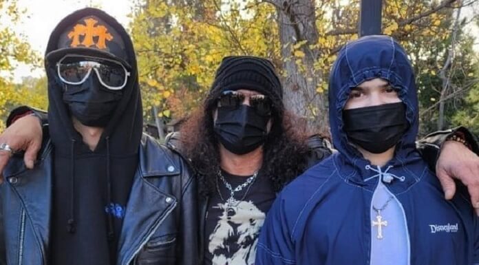 Mascarado, Slash visita parque de Star Wars na Disney com os filhos