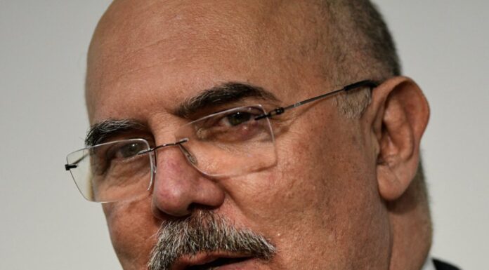 Ministério da Educação proíbe universidades e institutos federais de exigir comprovante de vacinação