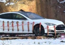 Para não trocar bateria, finlandês explode carro da Tesla com dinamite; veja vídeo