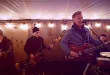 Por boa causa, Josh Homme, Taylor Hawkins, Chad Smith e mais fazem jam incrível