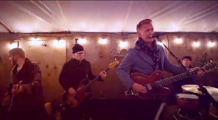 Por boa causa, Josh Homme, Taylor Hawkins, Chad Smith e mais fazem jam incrível