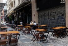 Prefeitura de SP isenta bares e restaurantes de taxa para uso das calçadas em 2022