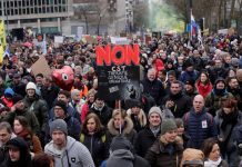 Protesto contra passaporte da vacina termina com 6 feridos e 20 presos na Bélgica