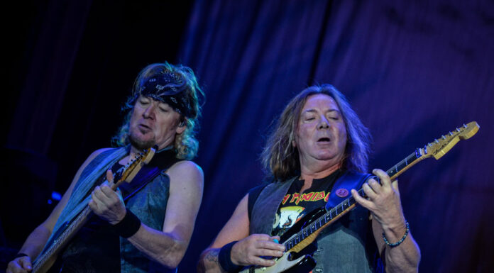 Revista especializada elege os 10 melhores riffs de guitarra de 2021