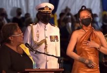 Rihanna é homenageada como Heroína Nacional de Barbados