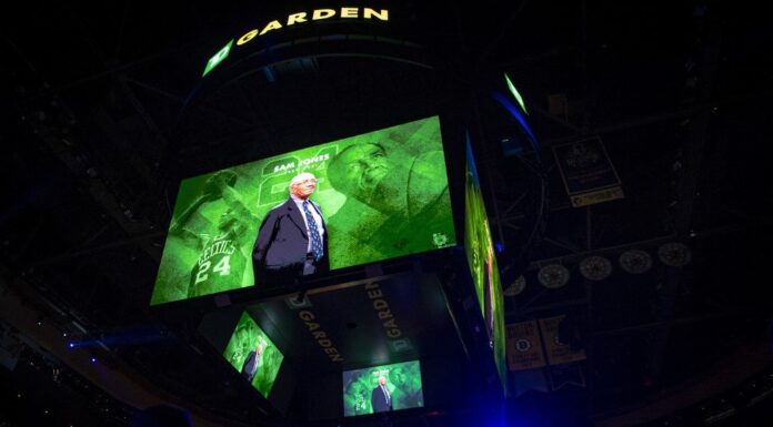 Sam Jones, segundo maior campeão da NBA, morre aos 88 anos