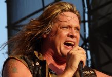 Sebastian Bach diz que comprou disco do Metallica graças a uma foto “horrível” da banda