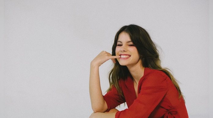 TMDQA! Entrevista: Clarissa, jovem fenômeno do pop, fala sobre seu primeiro show, rock, redes sociais e mais