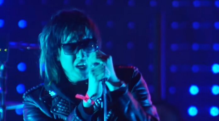 The Strokes cancela seu aguardado show de Ano Novo devido à variante Ômicron