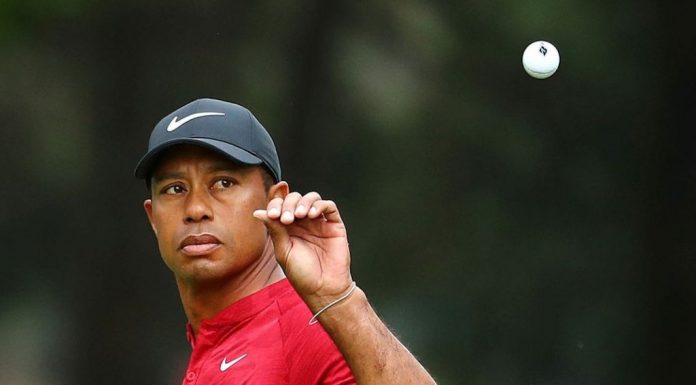 Tiger Woods jogará com filho na volta aos torneios após acidente de carro