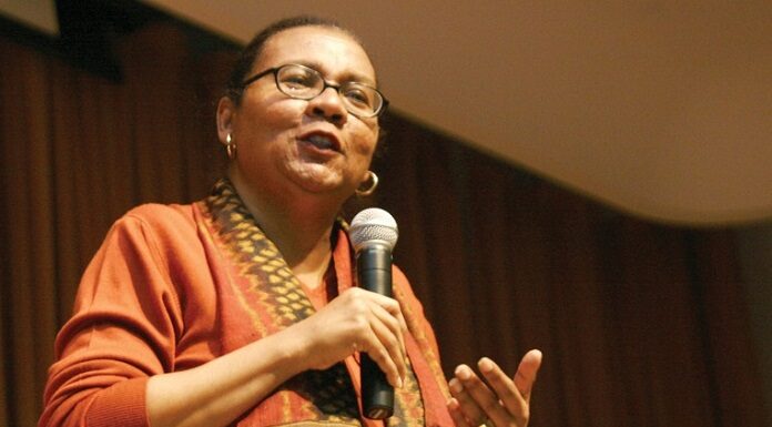 bell hooks, influente ativista e escritora feminista, morre aos 69 anos de idade