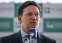 ‘A população pede socorro e não quer saber de onde vem a ajuda’, diz João Roma sobre tragédia na Bahia