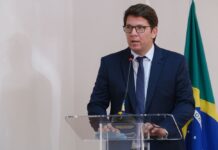 ‘Passaporte vacinal gera segregação’, diz Mario Frias após episódio envolvendo sua família