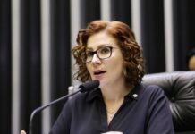 ‘Terceira via nasceu pulverizada e está fadada ao fracasso’, diz Carla Zambelli