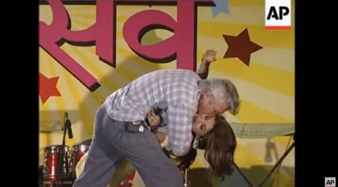 15 anos depois, atriz que foi beijada à força por Richard Gere é inocentada de “obscenidade” na Índia