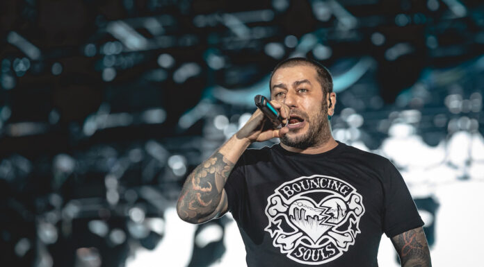 Badaui critica hipocrisia de quem veste branco e suja praias no Ano Novo