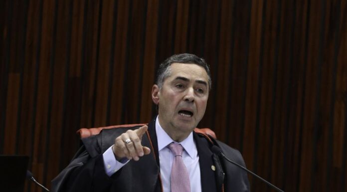 Barroso e WhatsApp anunciam parceria contra disparos em massas nas eleições