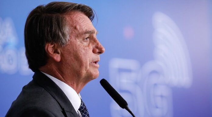Bolsonaro diz que vai anular revogações de decretos de luto