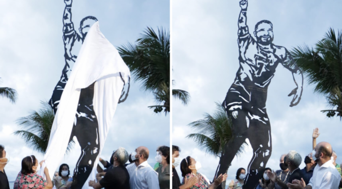 Campeão olímpico, surfista Italo Ferreira ganha estátua em Baía Formosa