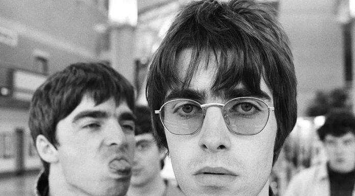 “Chatão”: Liam Gallagher enche o saco de Noel por performance intimista