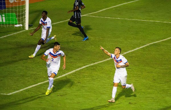 Corinthians leva a virada do Resende e é eliminado da Copinha
