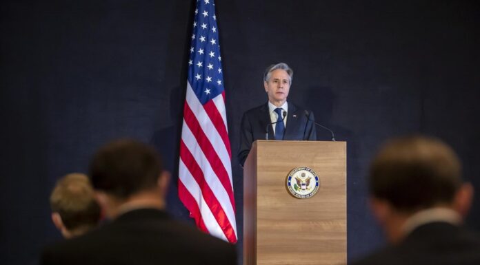 EUA reduzem pessoal de embaixada na Ucrânia e recomendam saída de americanos do país