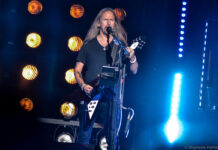 Em 1993, guitarrista do Alice in Chains oferecia recompensa no Jornal Nacional por medalhão roubado no Brasil