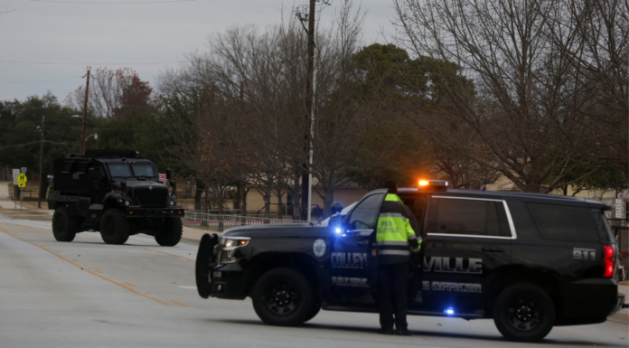 FBI liberta reféns de sinagoga no Texas; sequestrador é morto