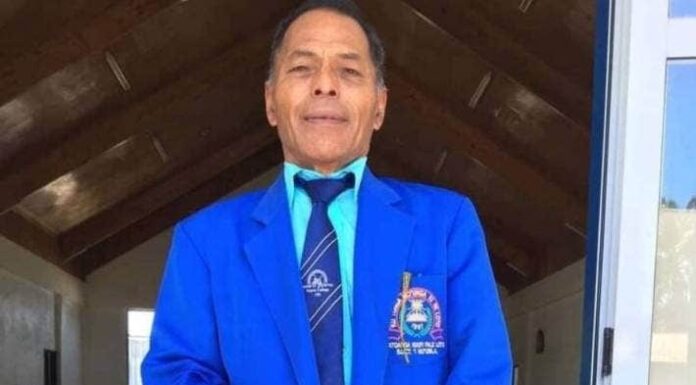 Homem nada por 28 horas e sobrevive a tsunami em Tonga