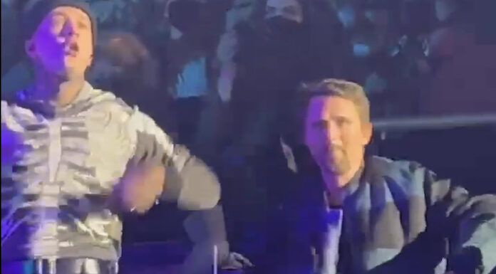 Matt Bellamy (Muse) leva filhos a show do Twenty One Pilots e faz dança