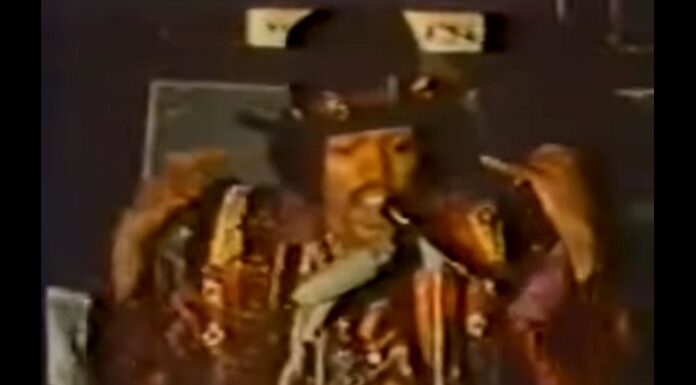 O dia em que Jimi Hendrix tocou um clássico dos Beatles ao vivo